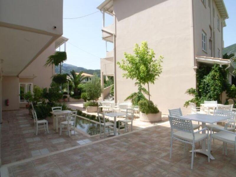 Happyland Hotel Apartments Нідрі Екстер'єр фото