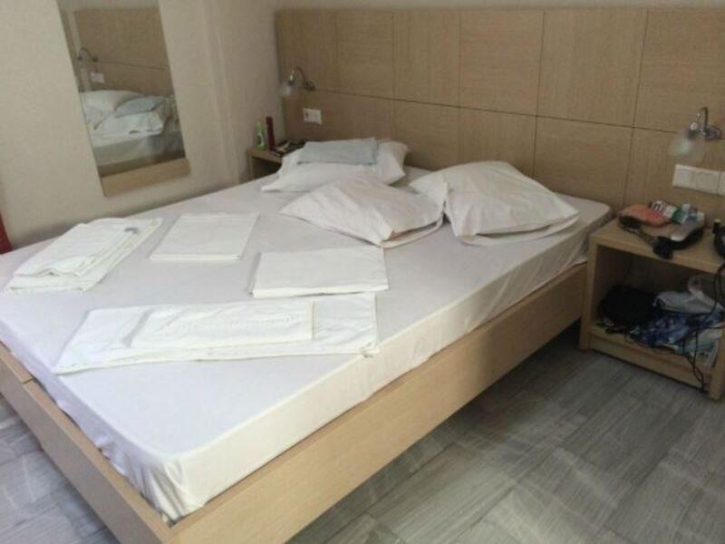 Happyland Hotel Apartments Нідрі Екстер'єр фото