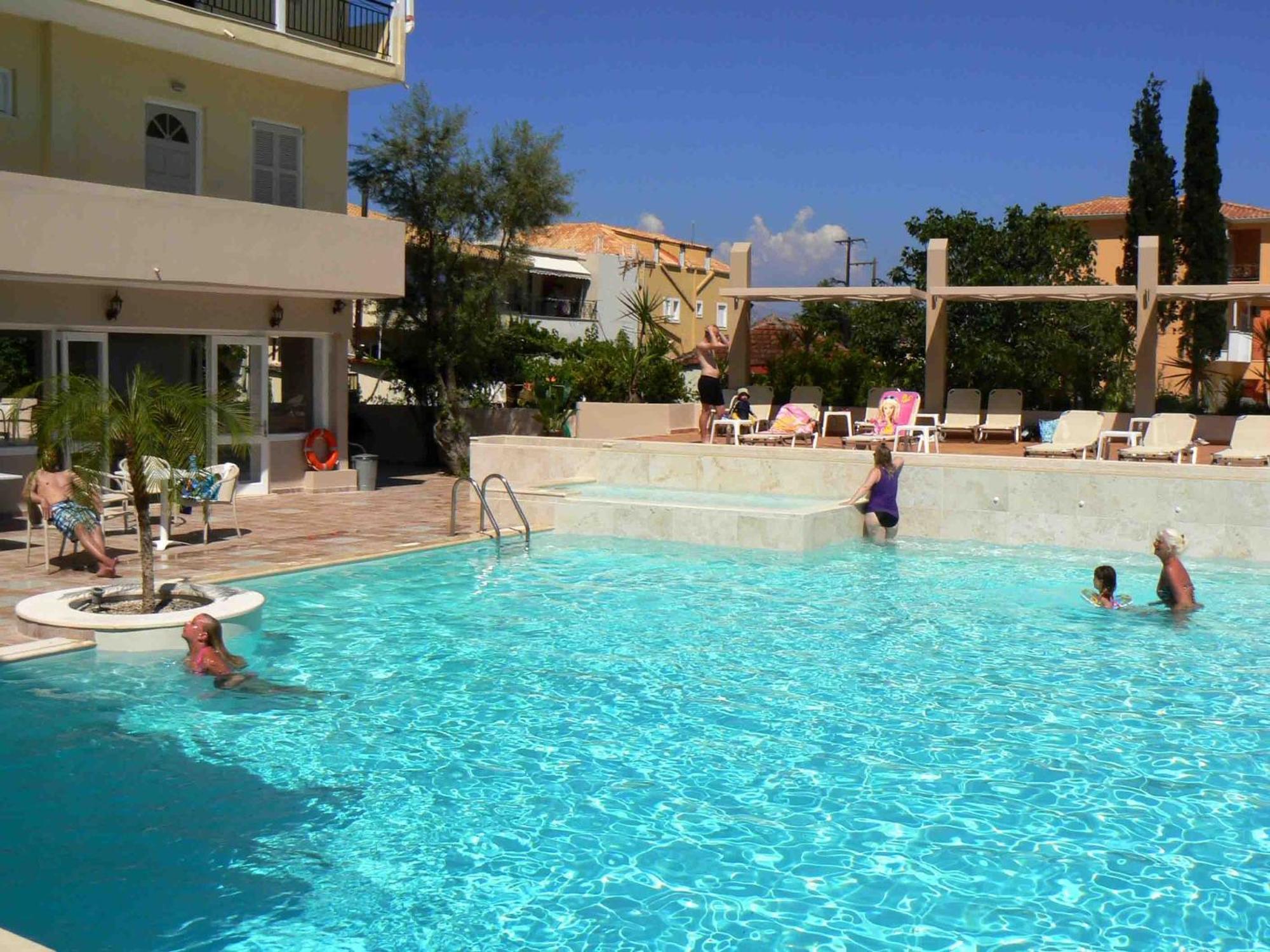 Happyland Hotel Apartments Нідрі Екстер'єр фото