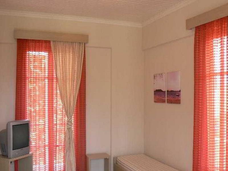 Happyland Hotel Apartments Нідрі Екстер'єр фото