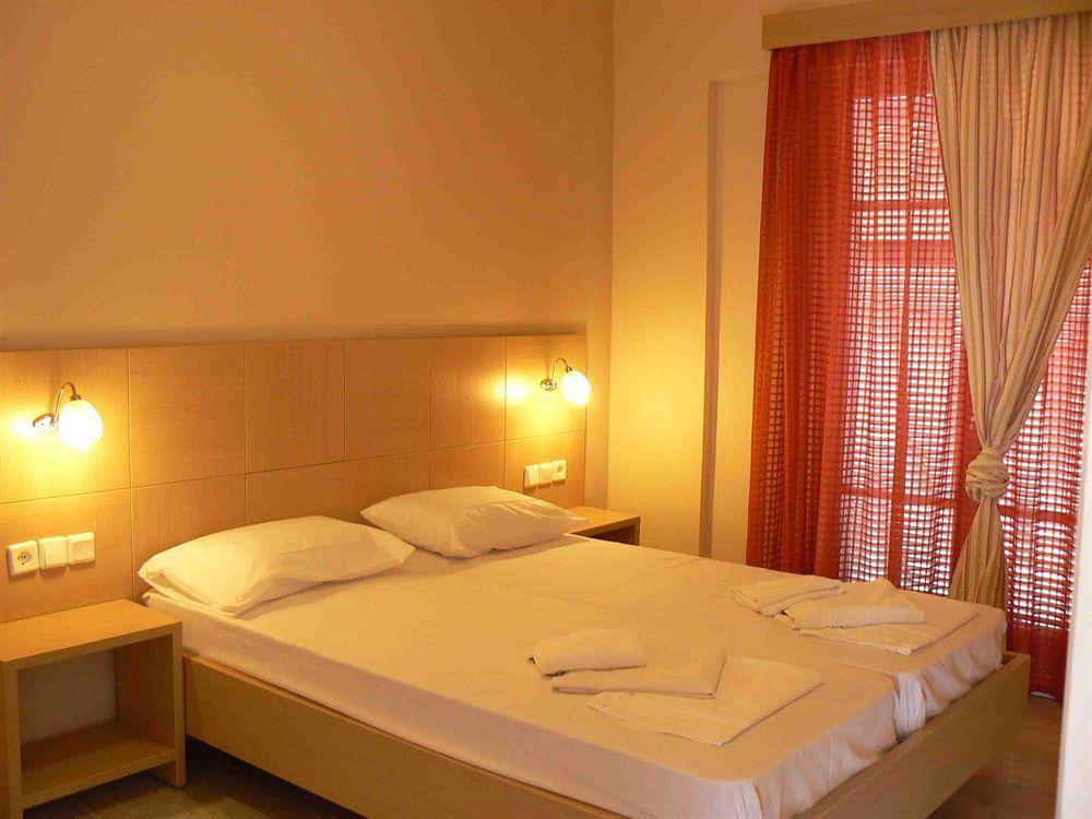 Happyland Hotel Apartments Нідрі Екстер'єр фото